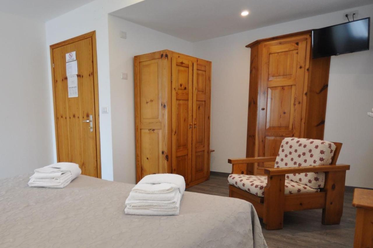 Meuble Albergo Dante Bormio Bagian luar foto