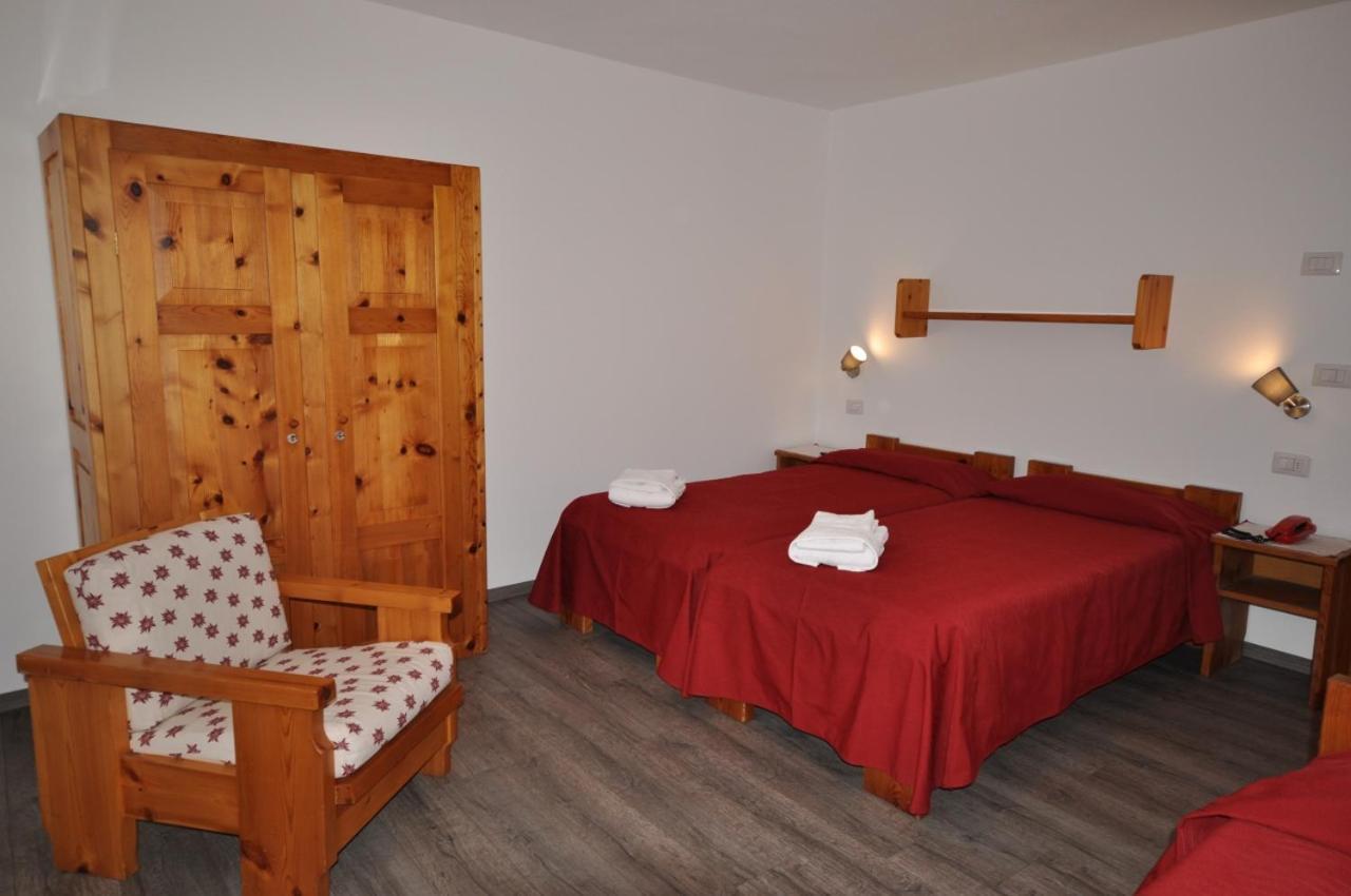 Meuble Albergo Dante Bormio Bagian luar foto