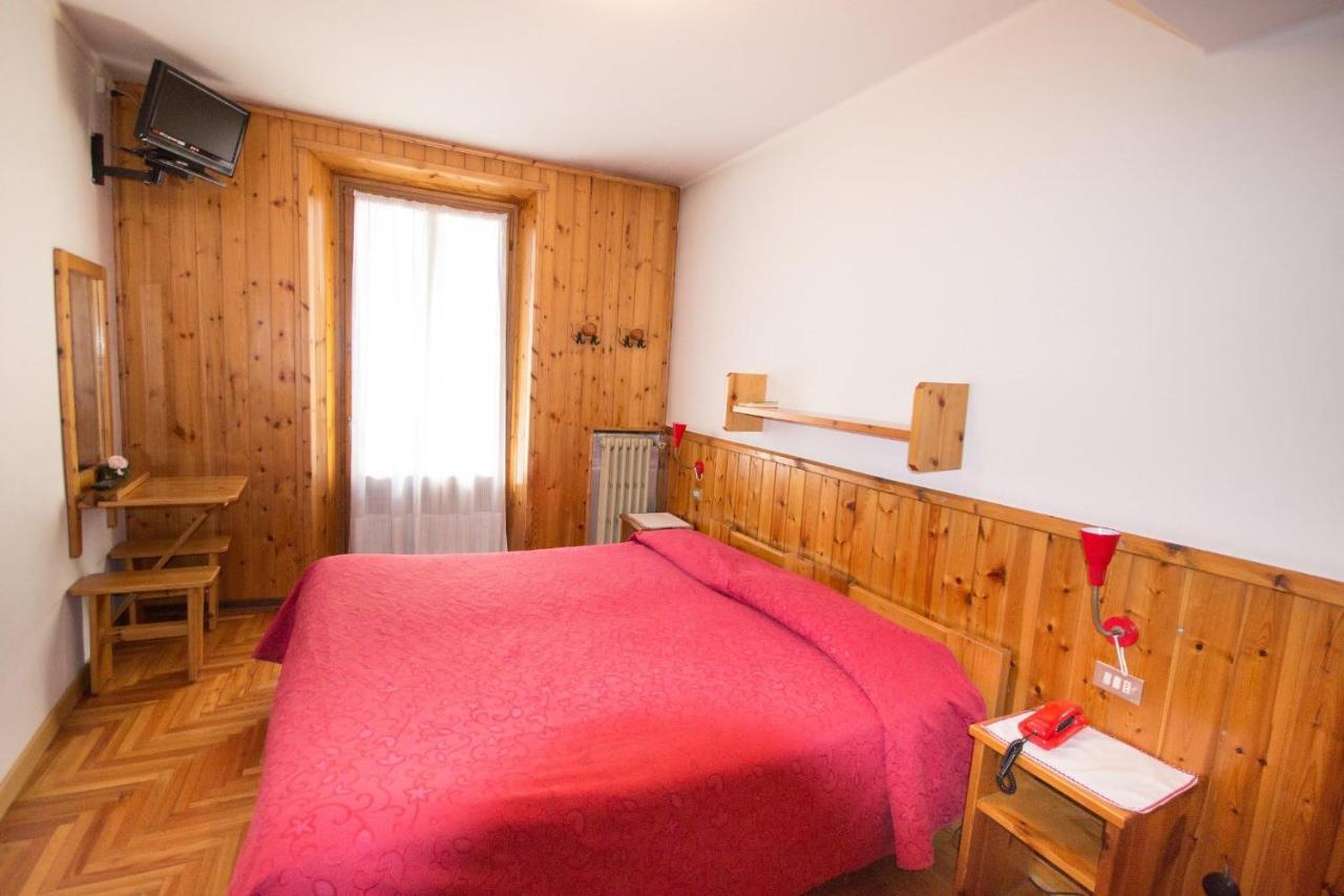 Meuble Albergo Dante Bormio Bagian luar foto