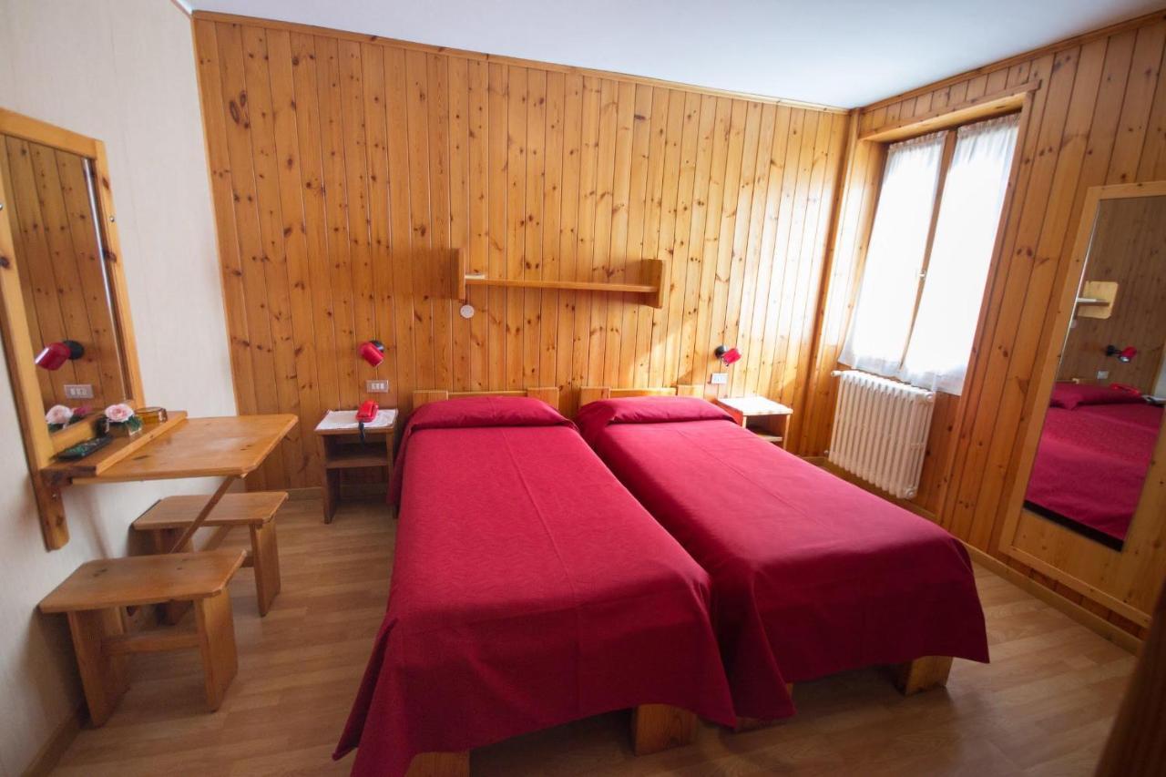 Meuble Albergo Dante Bormio Bagian luar foto