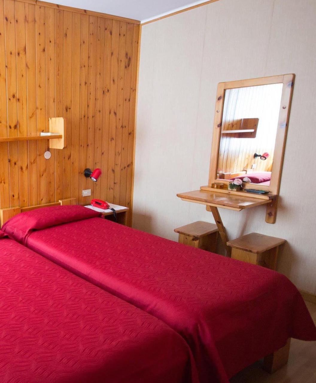 Meuble Albergo Dante Bormio Bagian luar foto