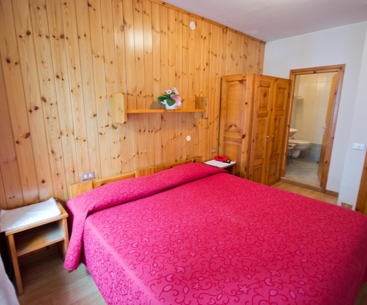 Meuble Albergo Dante Bormio Bagian luar foto