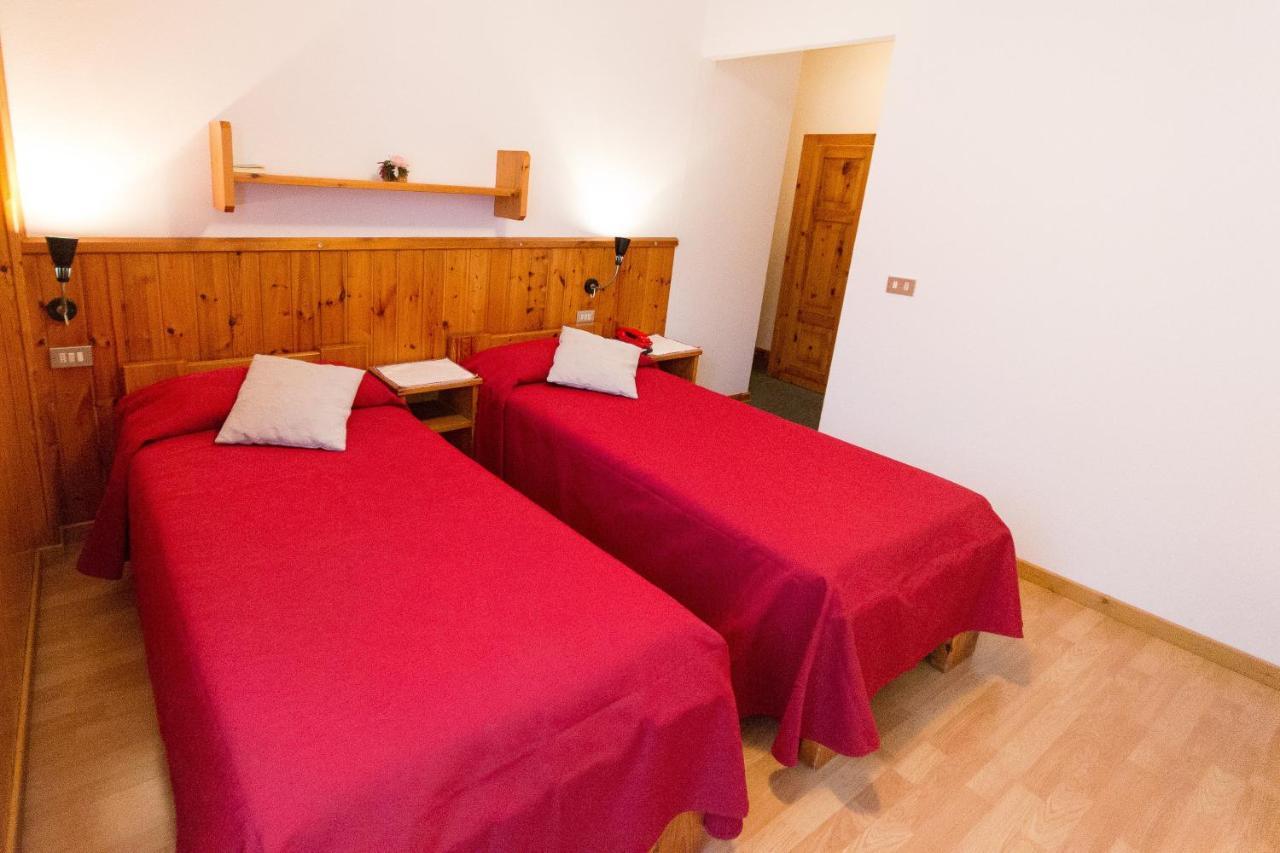 Meuble Albergo Dante Bormio Bagian luar foto