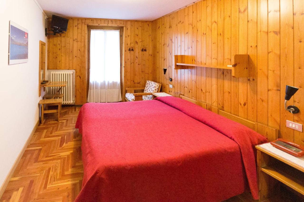 Meuble Albergo Dante Bormio Bagian luar foto