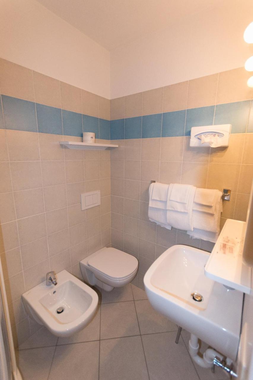 Meuble Albergo Dante Bormio Bagian luar foto
