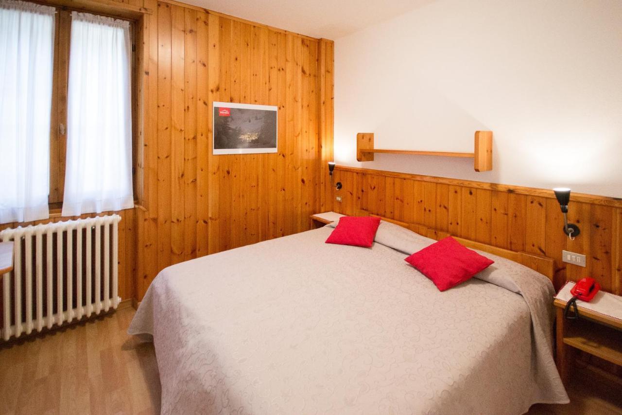 Meuble Albergo Dante Bormio Bagian luar foto