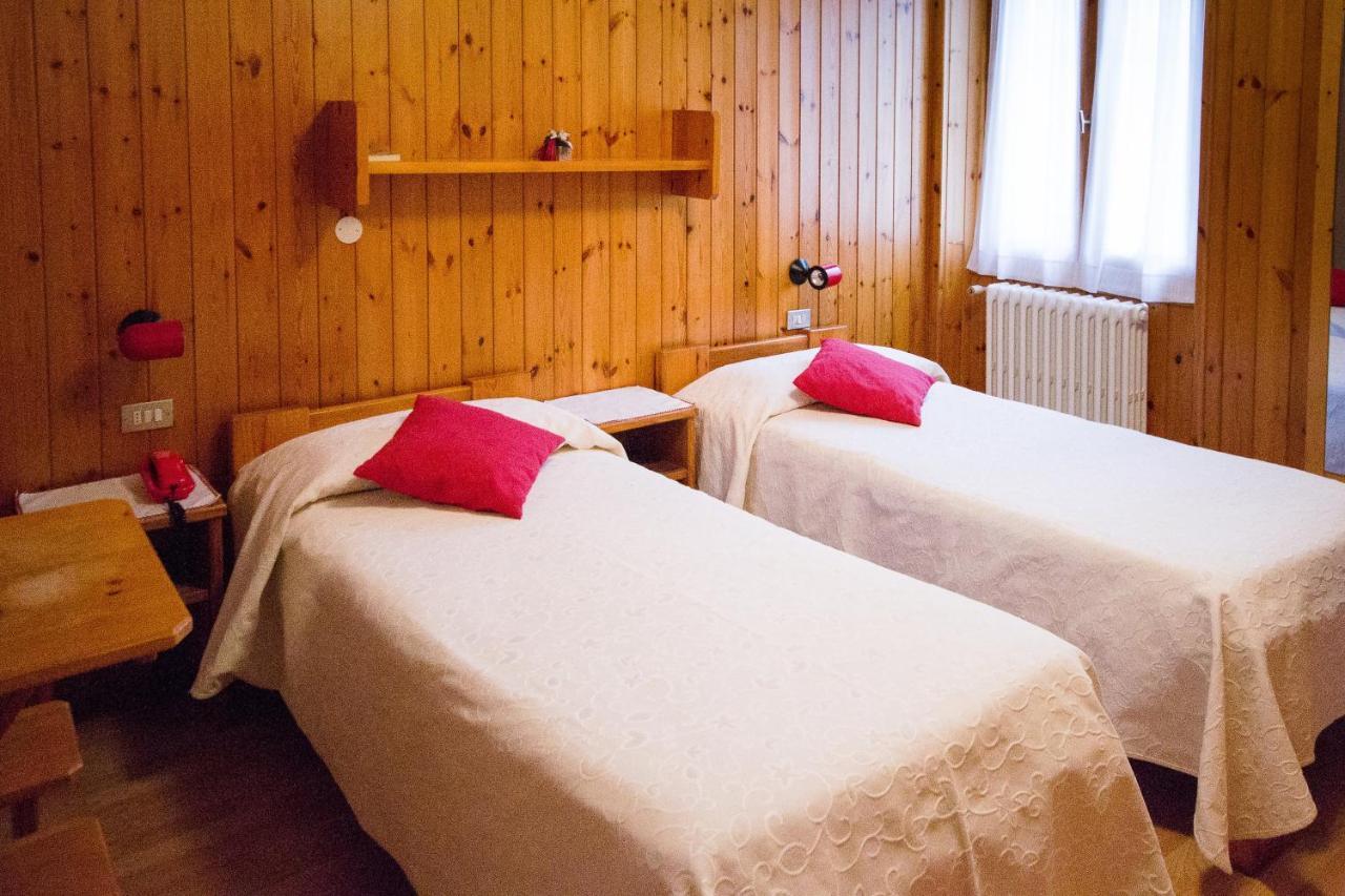 Meuble Albergo Dante Bormio Bagian luar foto